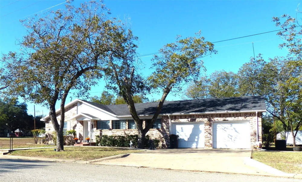 802 China Brady, TX 76825
