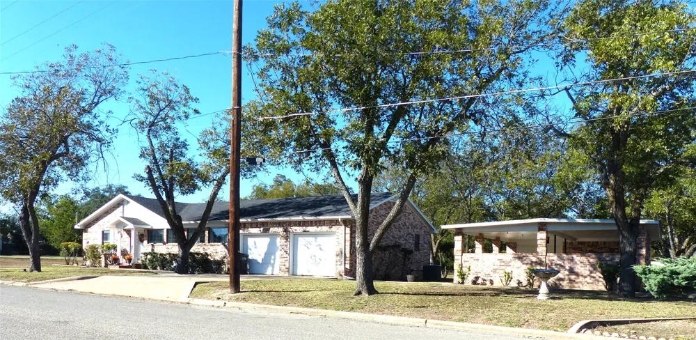 802 China Brady, TX 76825