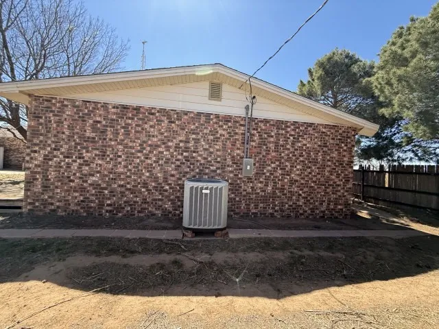 337 County Road 692 Seagraves, TX 79359