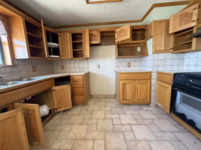 337 County Road 692 Seagraves, TX 79359