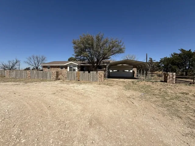 337 County Road 692 Seagraves, TX 79359