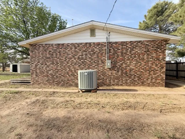 337 County Road 692 Seagraves, TX 79359