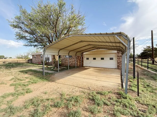 337 County Road 692 Seagraves, TX 79359