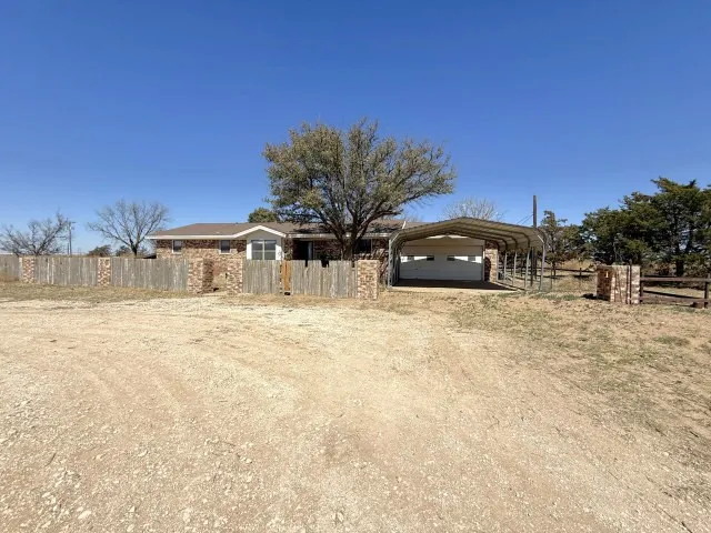 337 County Road 692 Seagraves, TX 79359