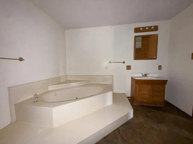 337 County Road 692 Seagraves, TX 79359