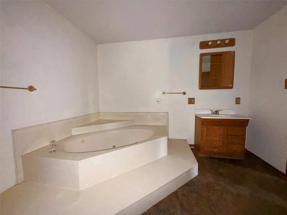 337 County Road 692 Seagraves, TX 79359