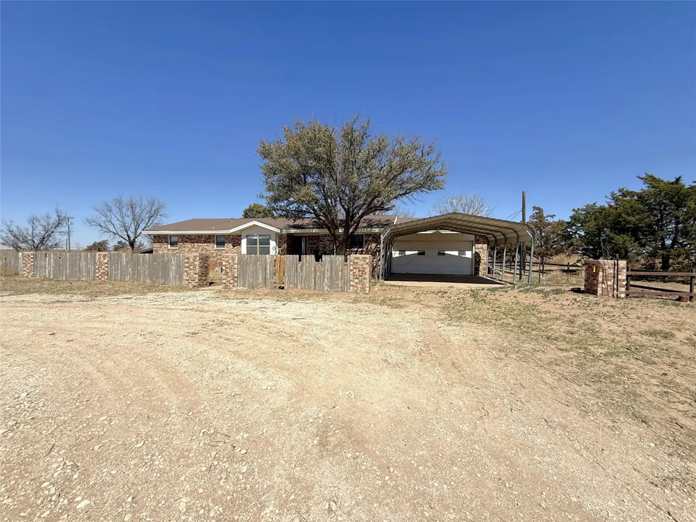 337 County Road 692 Seagraves, TX 79359