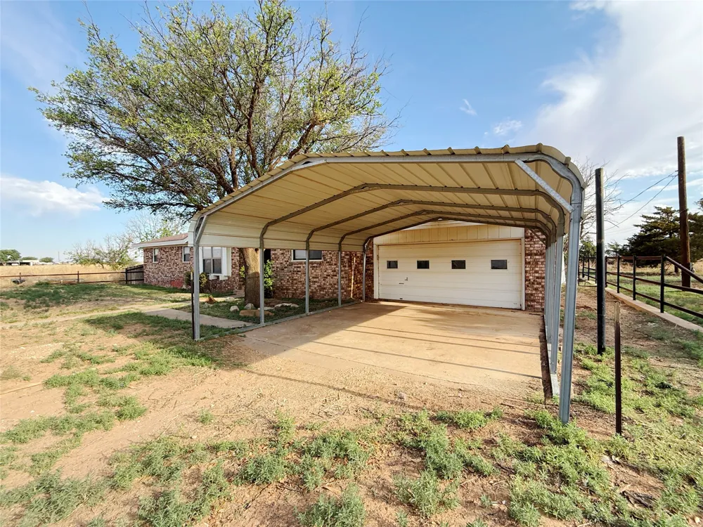 337 County Road 692 Seagraves, TX 79359