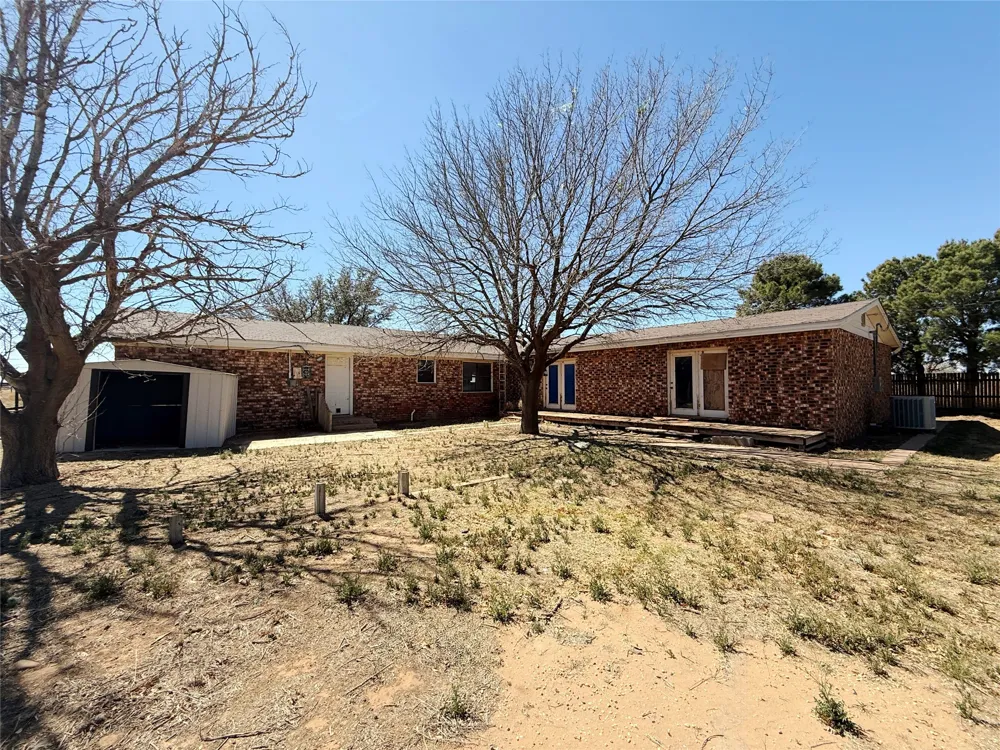 337 County Road 692 Seagraves, TX 79359