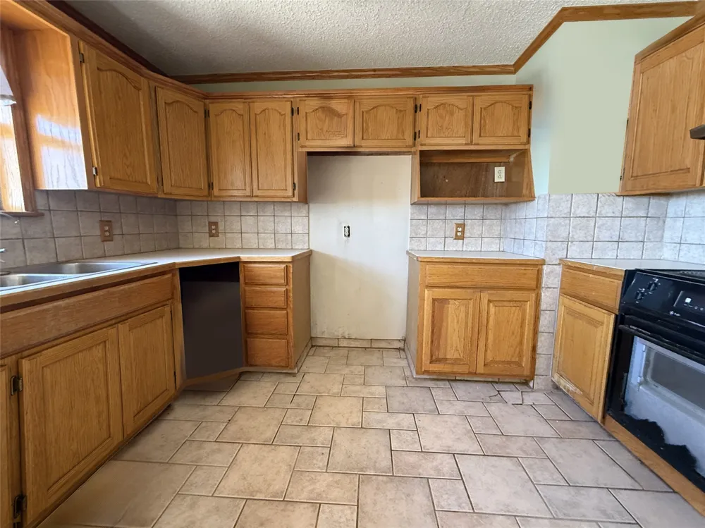 337 County Road 692 Seagraves, TX 79359