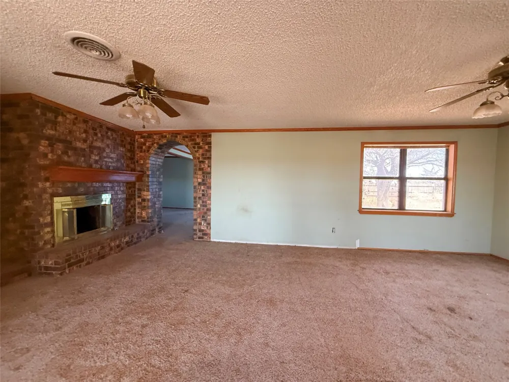 337 County Road 692 Seagraves, TX 79359