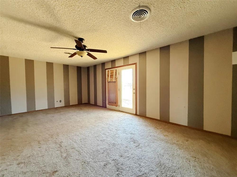337 County Road 692 Seagraves, TX 79359