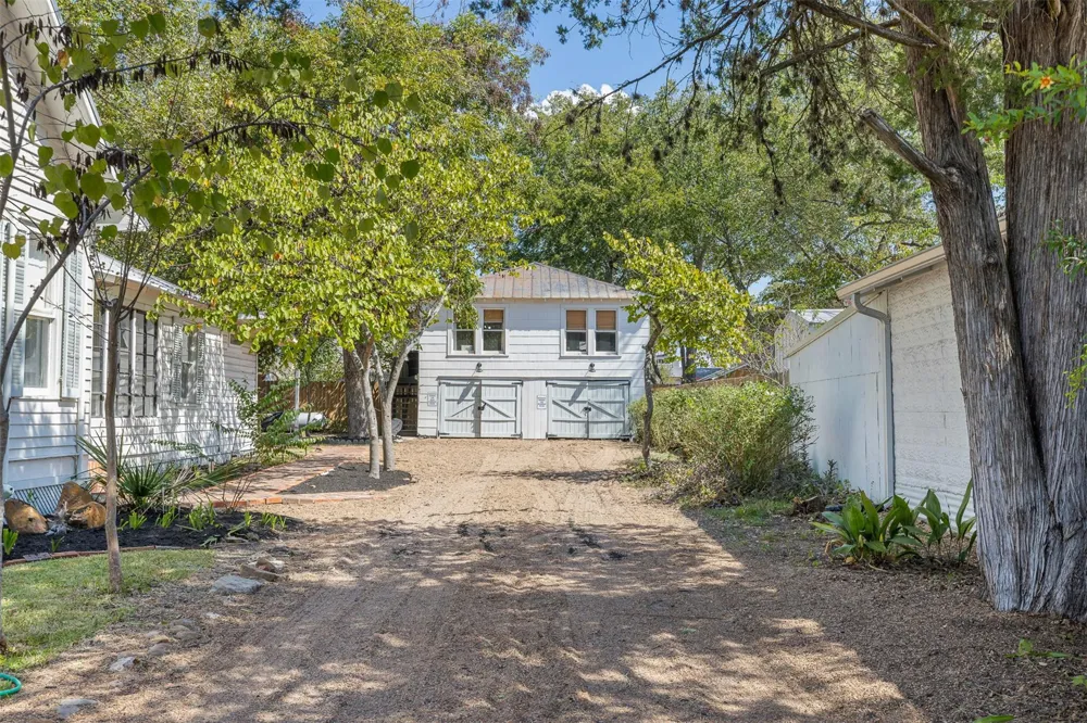 206 Rusk Fayetteville, TX 78940