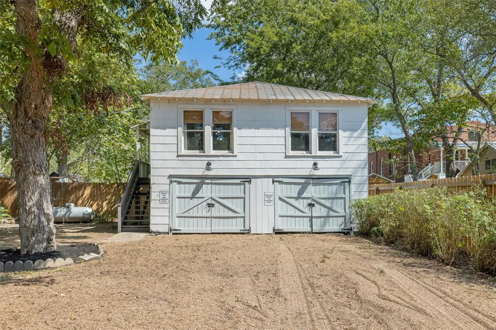 206 Rusk Fayetteville, TX 78940