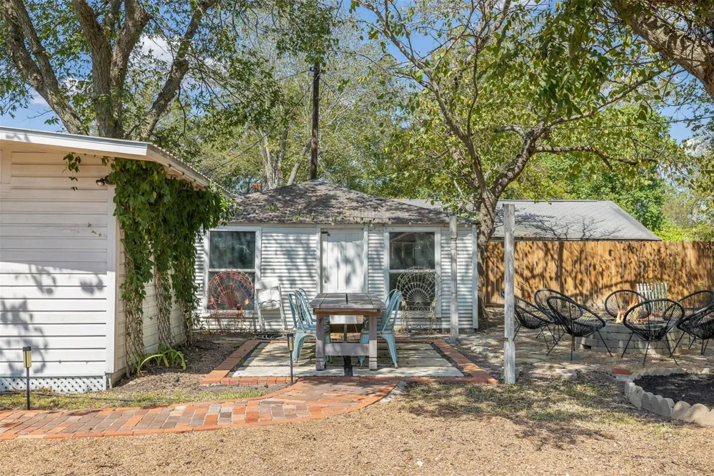 206 Rusk Fayetteville, TX 78940