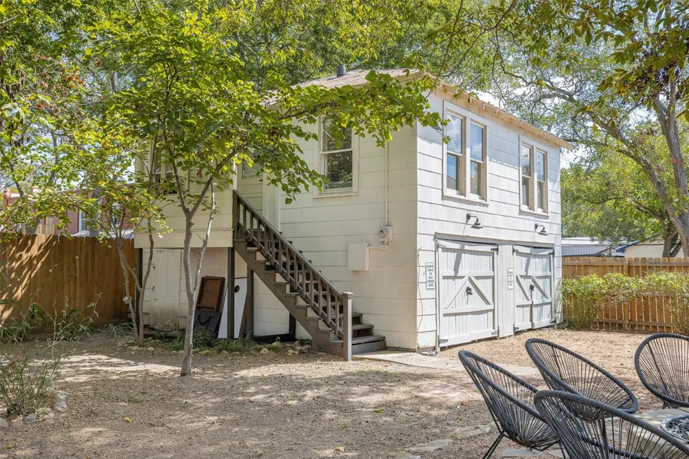 206 Rusk Fayetteville, TX 78940