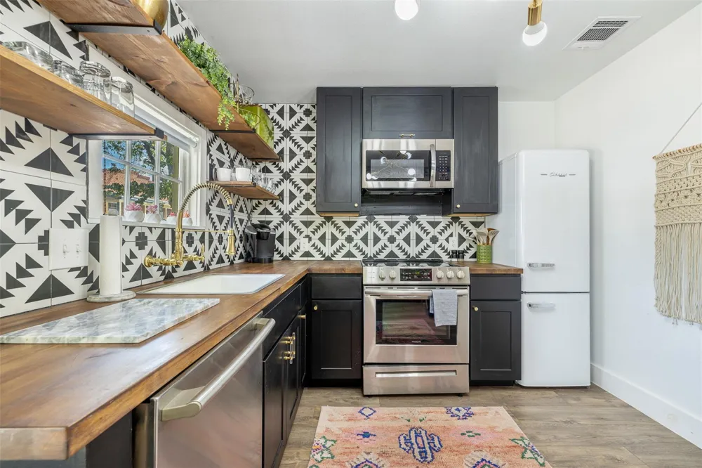 206 Rusk Fayetteville, TX 78940