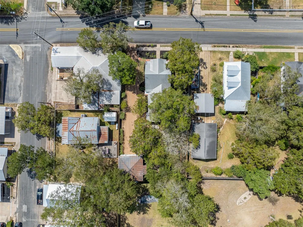 206 Rusk Fayetteville, TX 78940
