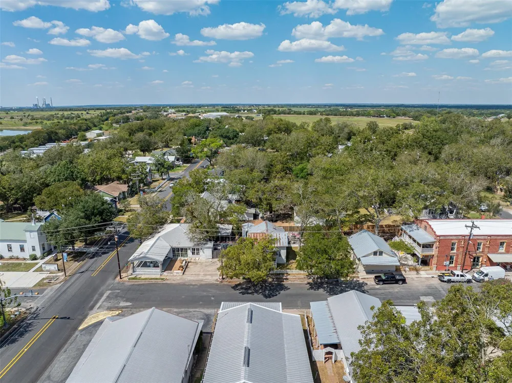 206 Rusk Fayetteville, TX 78940