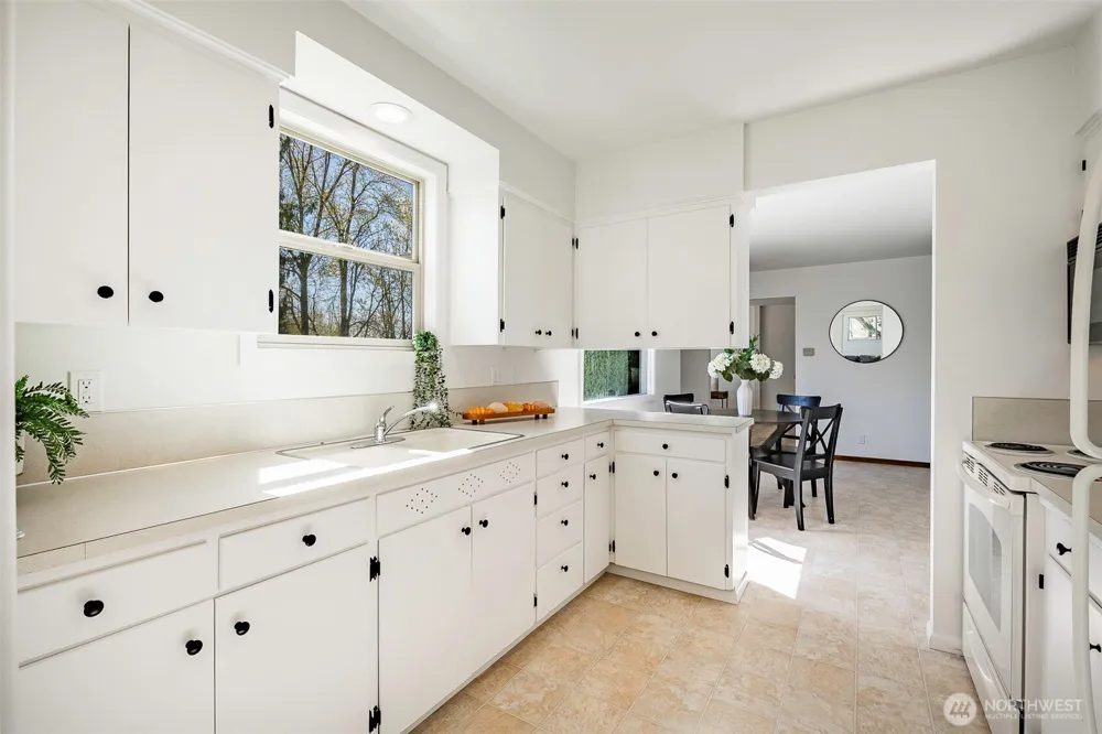 215 E Front Street Lynden, WA 98264