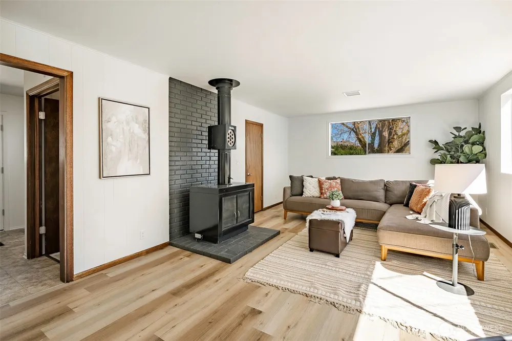 215 E Front Street Lynden, WA 98264