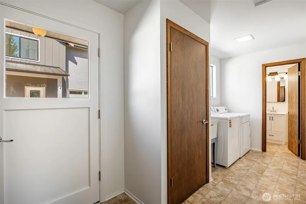 215 E Front Street Lynden, WA 98264