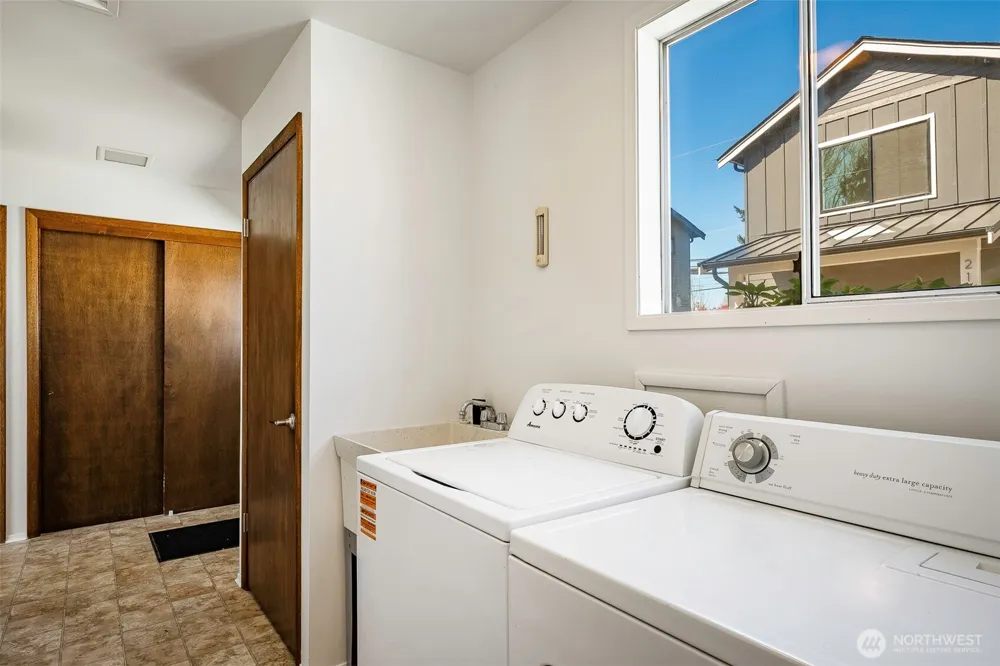215 E Front Street Lynden, WA 98264