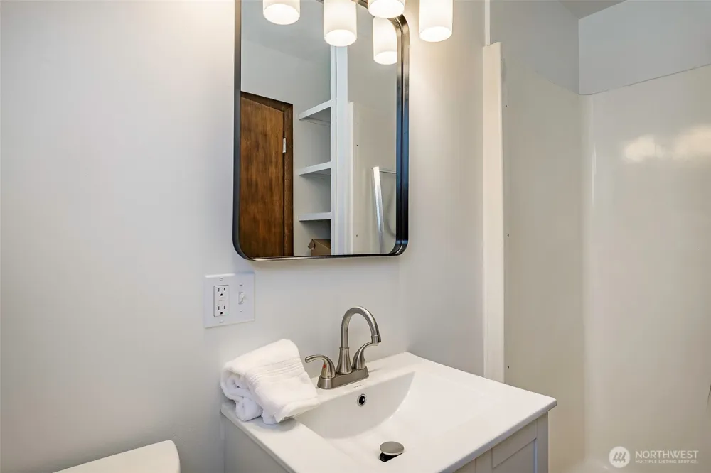 215 E Front Street Lynden, WA 98264