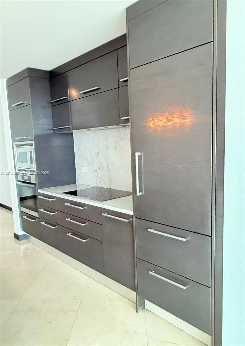 900 Biscayne Blvd #3803 Miami, FL 33132