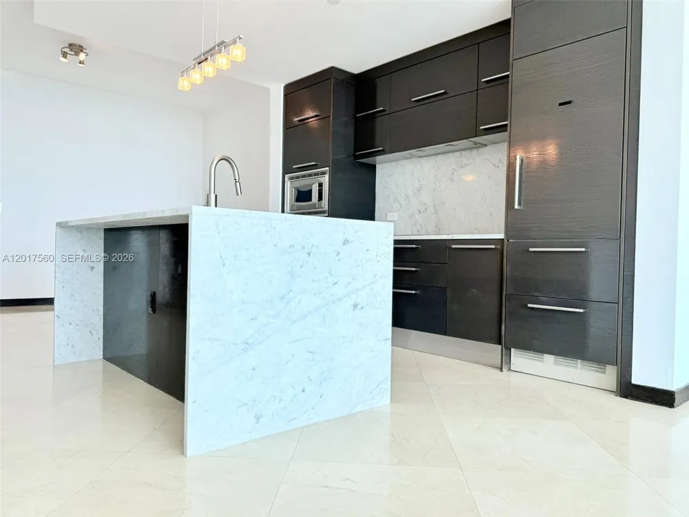 900 Biscayne Blvd #3803 Miami, FL 33132
