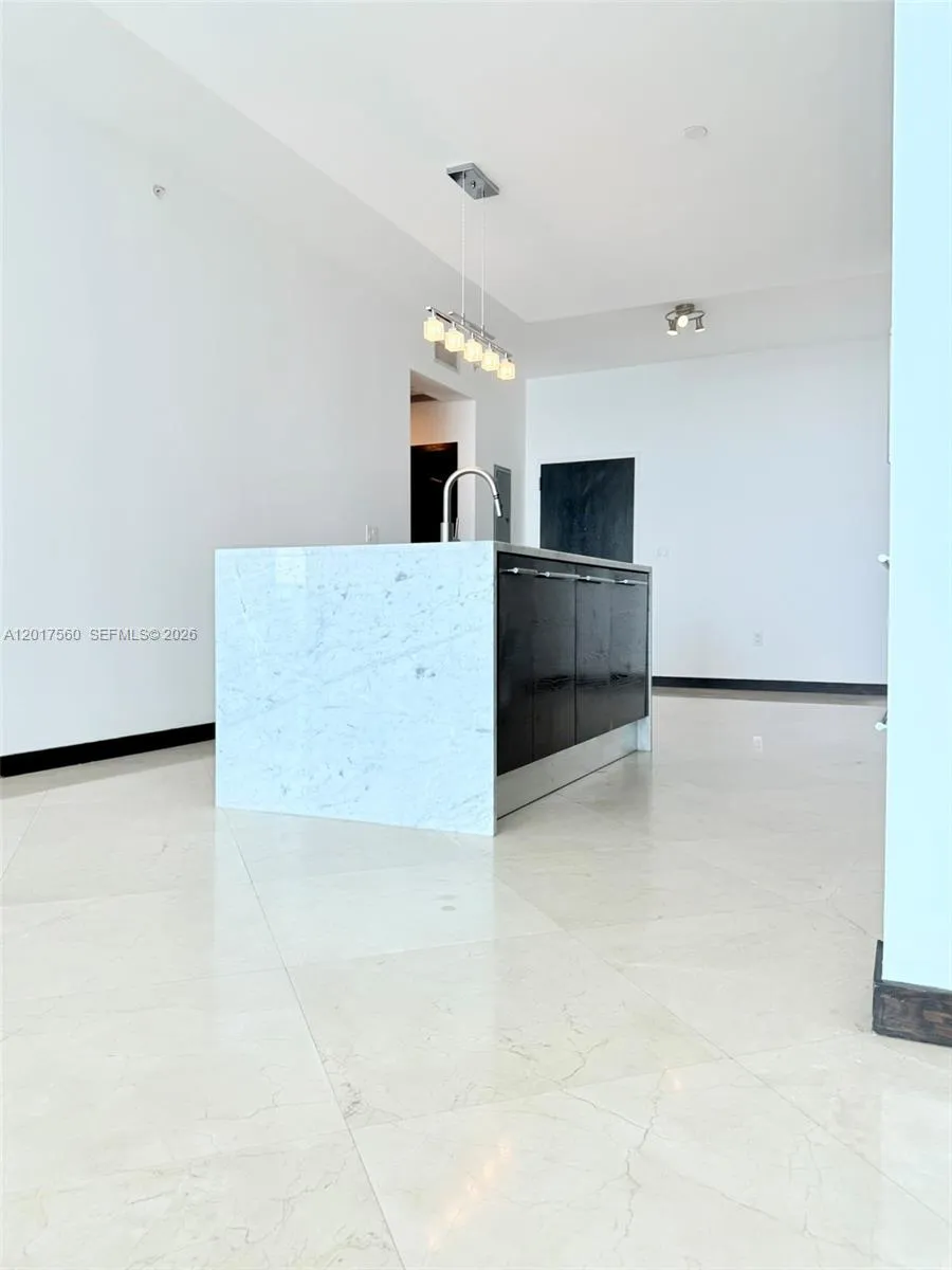 900 Biscayne Blvd #3803 Miami, FL 33132
