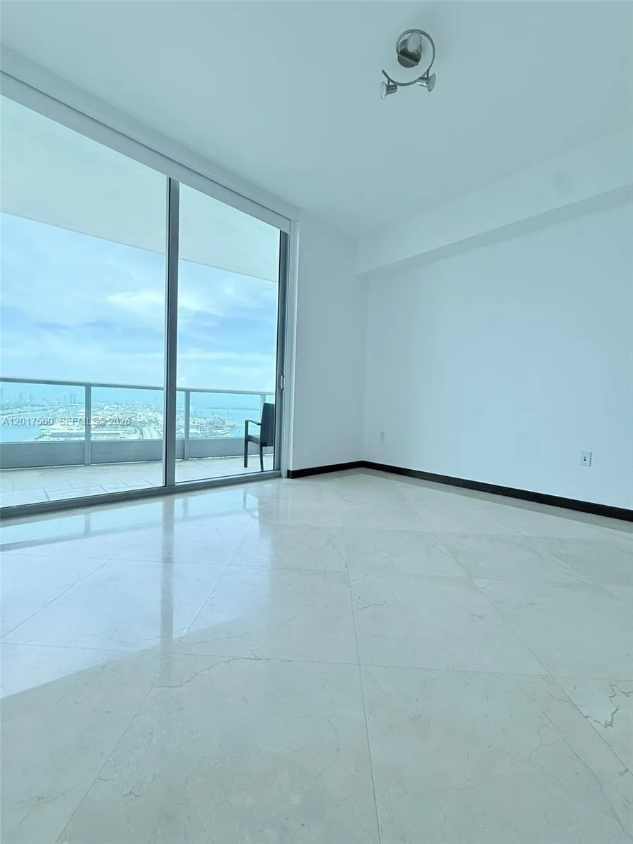900 Biscayne Blvd #3803 Miami, FL 33132