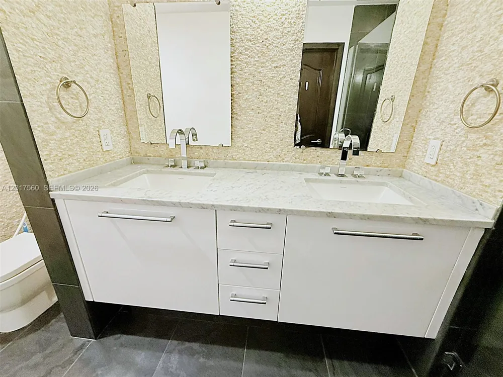900 Biscayne Blvd #3803 Miami, FL 33132