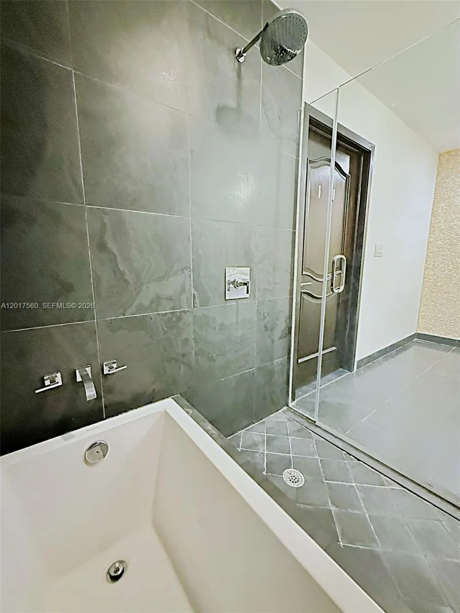 900 Biscayne Blvd #3803 Miami, FL 33132