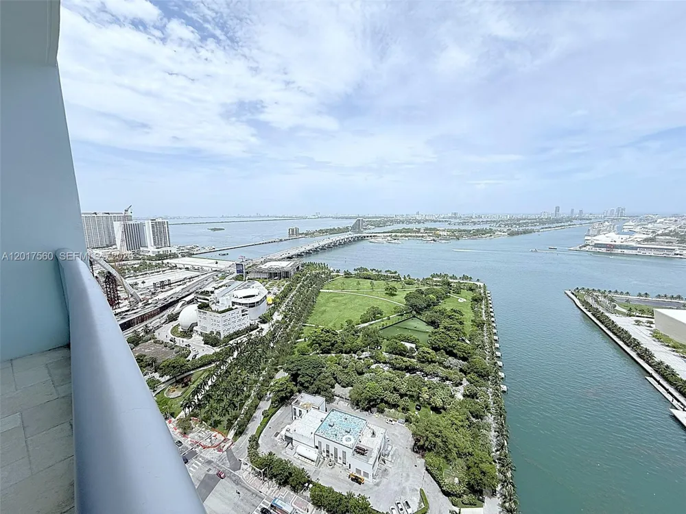 900 Biscayne Blvd #3803 Miami, FL 33132