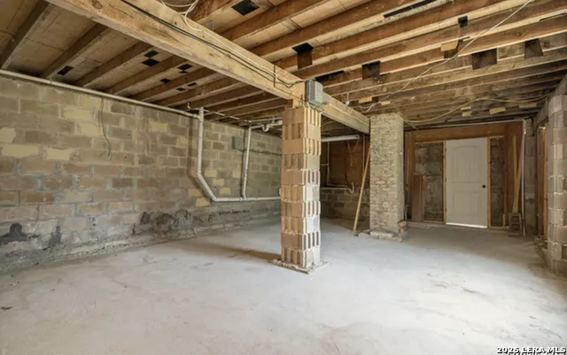 1103 Rockmoor Canyon Lake, TX 78133