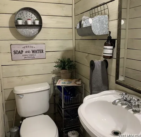 1103 Rockmoor Canyon Lake, TX 78133