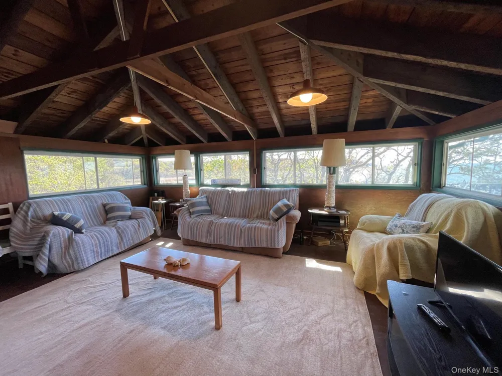 1834A Edwards Avenue Baiting Hollow, NY 11933