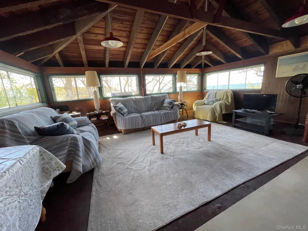 1834A Edwards Avenue Baiting Hollow, NY 11933