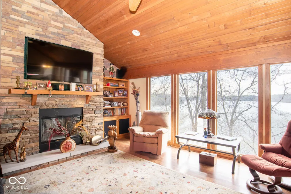 2060 E Waters Edge Drive Bloomington, IN 47401