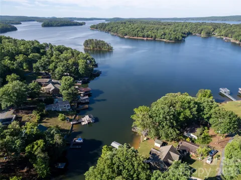 292 Shoreline Drive