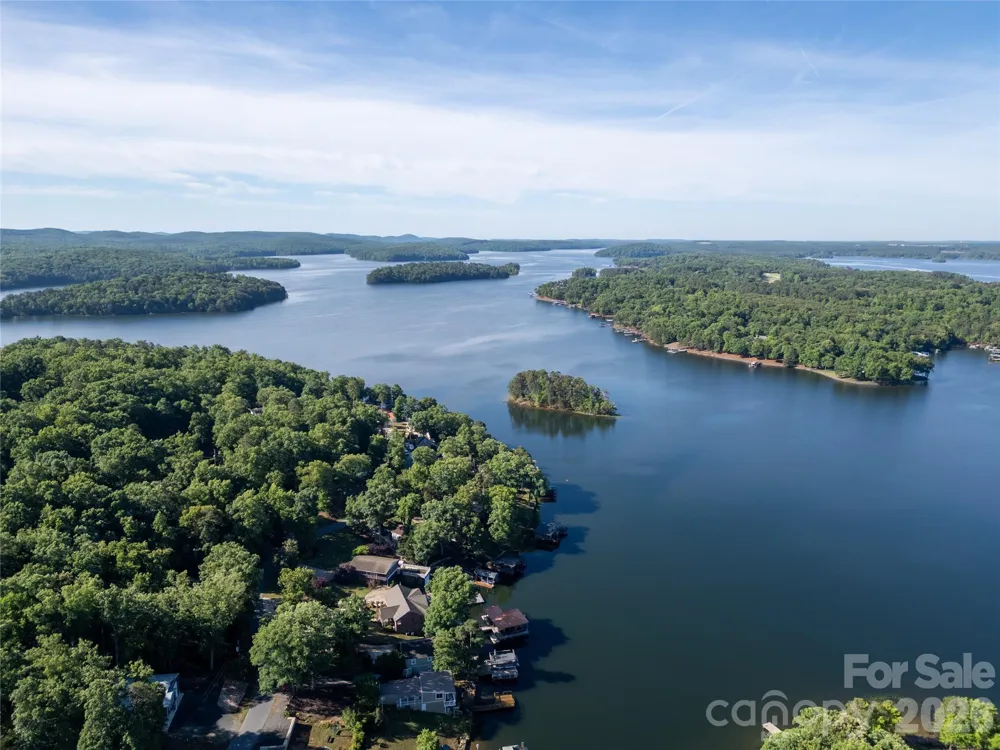 292 Shoreline Drive New London, NC 28127
