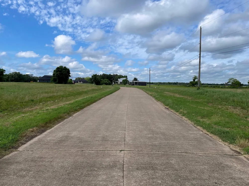 118 Pony Trail Angleton, TX 77515