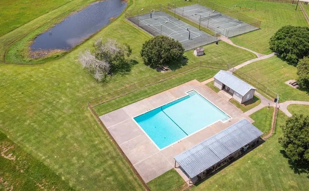 118 Pony Trail Angleton, TX 77515