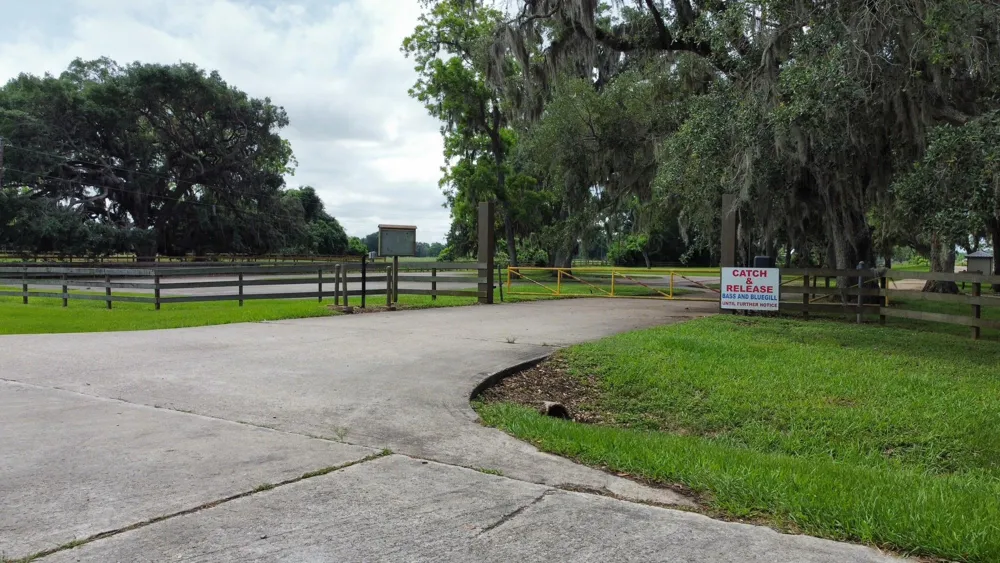 118 Pony Trail Angleton, TX 77515