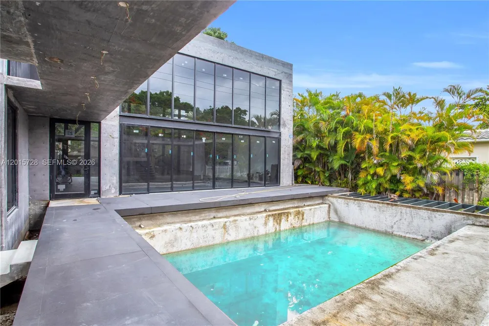 221 SW 25th Rd Miami, FL 33129