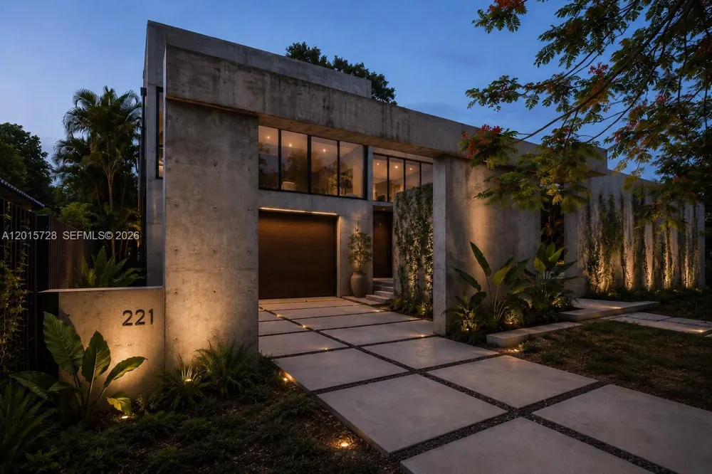 221 SW 25th Rd Miami, FL 33129