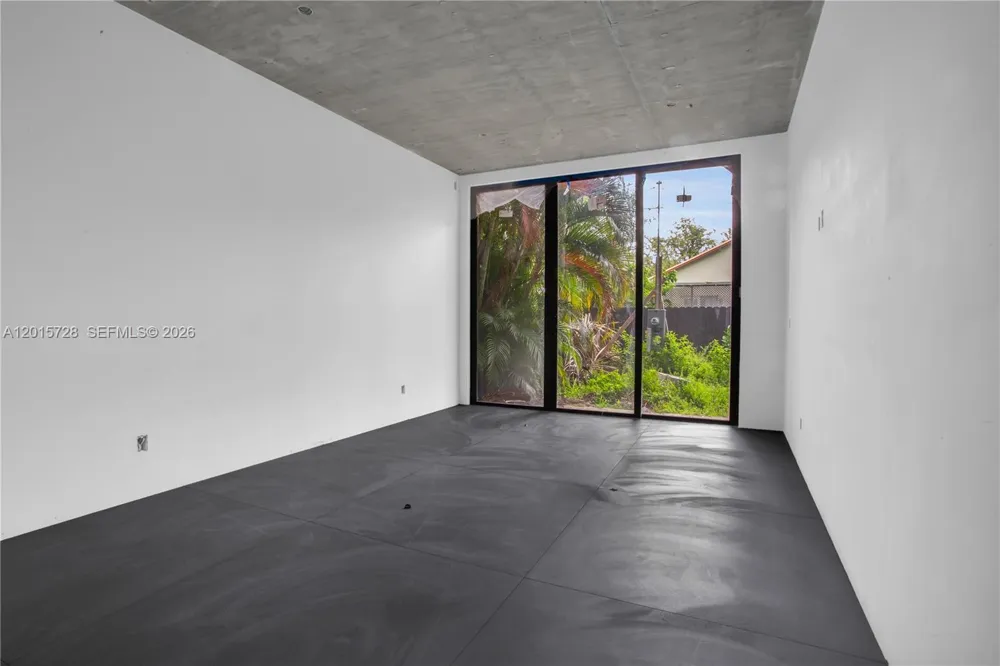 221 SW 25th Rd Miami, FL 33129