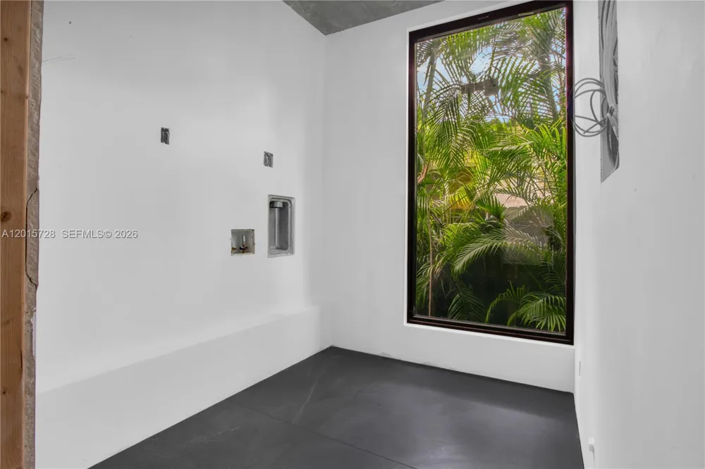 221 SW 25th Rd Miami, FL 33129