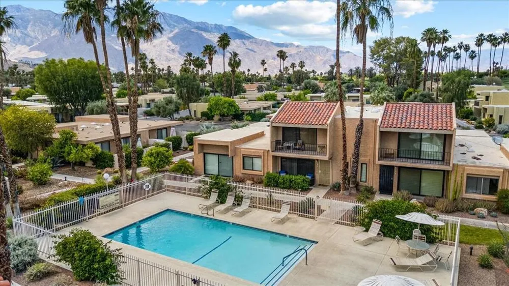 5794 Los Coyotes Drive Palm Springs, CA 92264